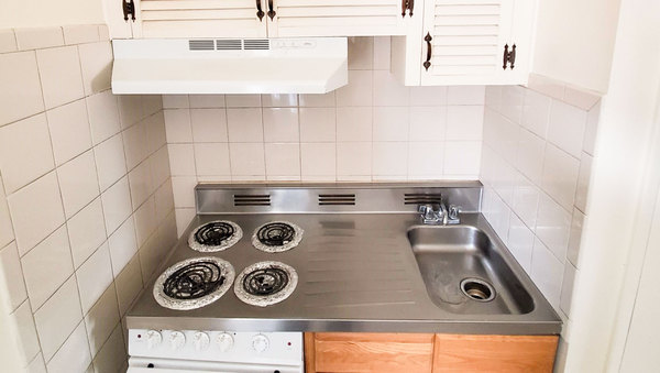 3 Double Beds Kitchenette Nonsmoking Suite Photo 5