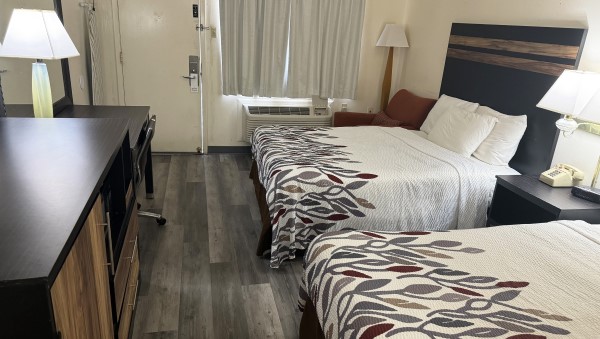 2 Double Beds Nonsmoking Photo 2