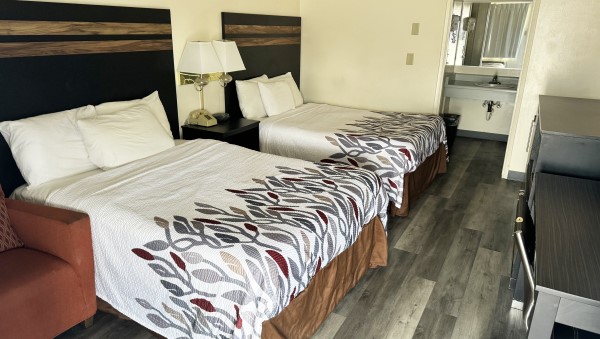 2 Double Beds Nonsmoking Photo 1